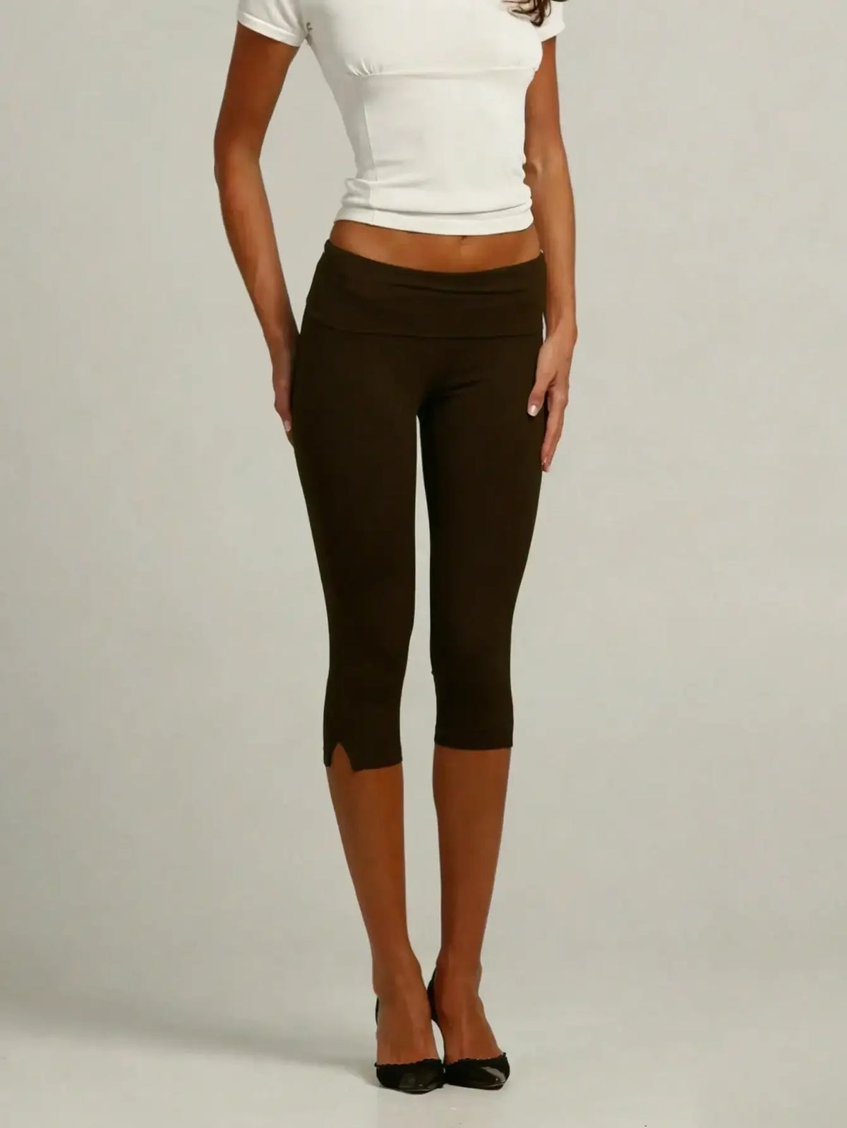 Premium Womens Low Waist Capri Leggings With Side Pockets