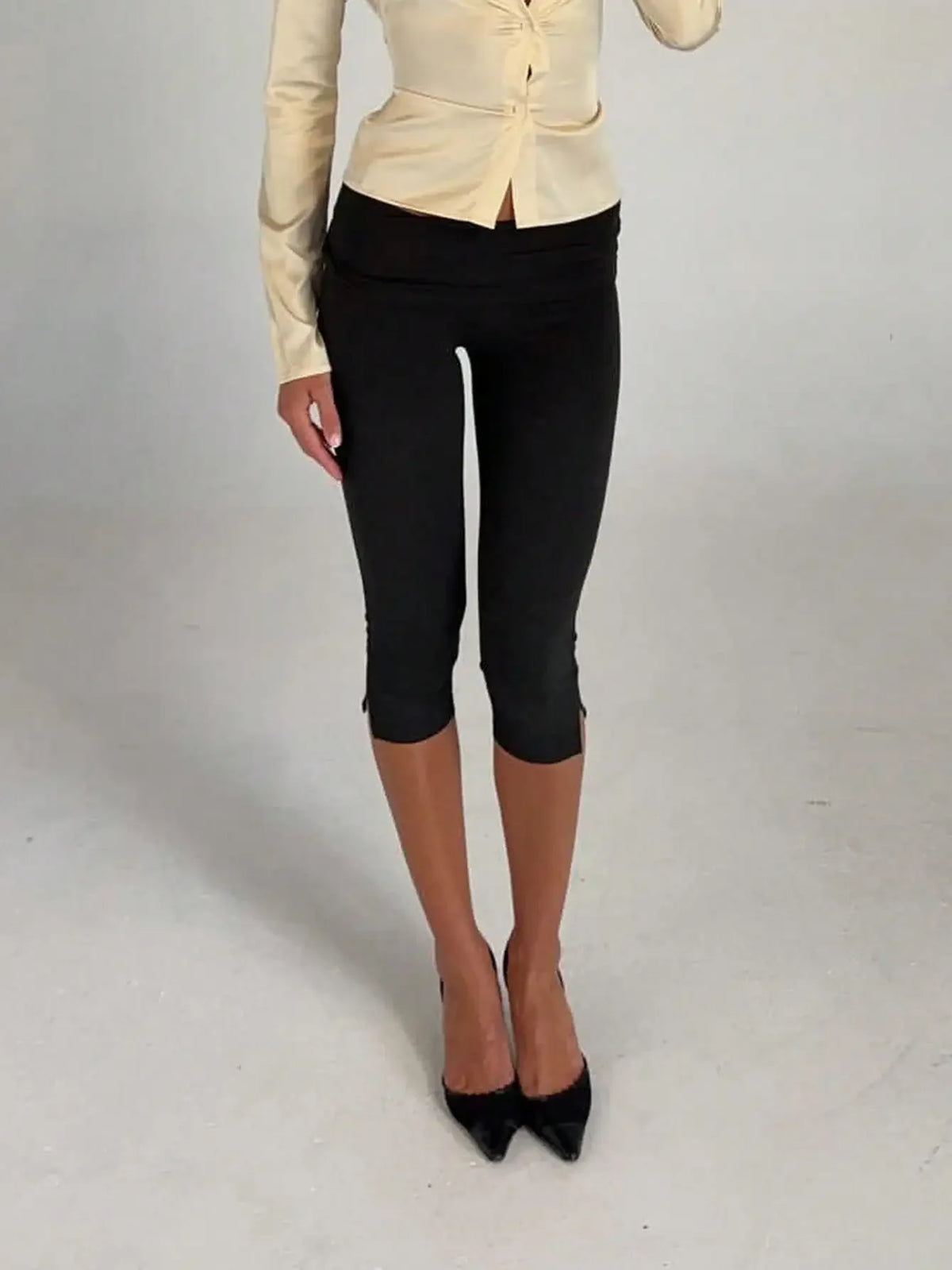 Premium Womens Low Waist Capri Leggings With Side Pockets