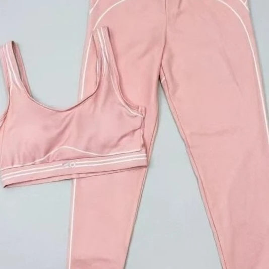Slim Fit Workout Outfit With Stretch Fabric Graphic Design
