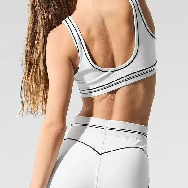 Slim Fit Workout Outfit With Stretch Fabric Graphic Design