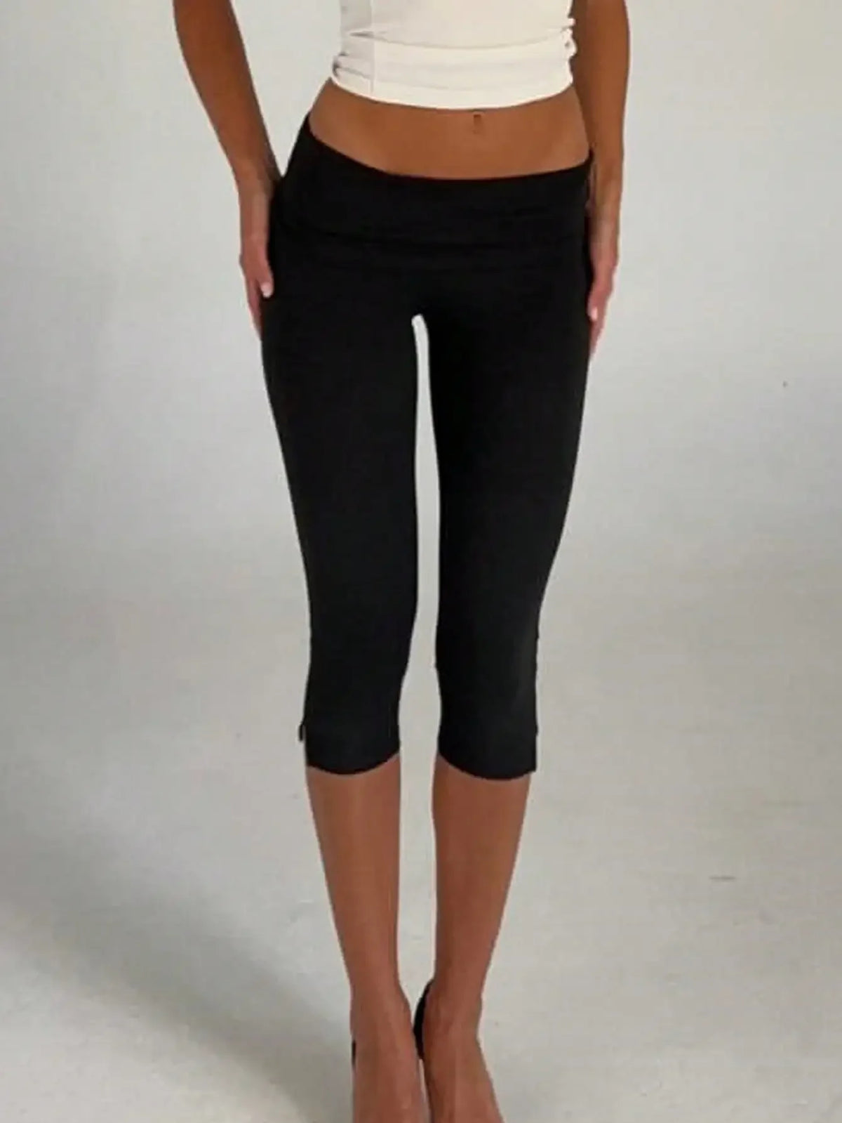 Premium Womens Low Waist Capri Leggings With Side Pockets