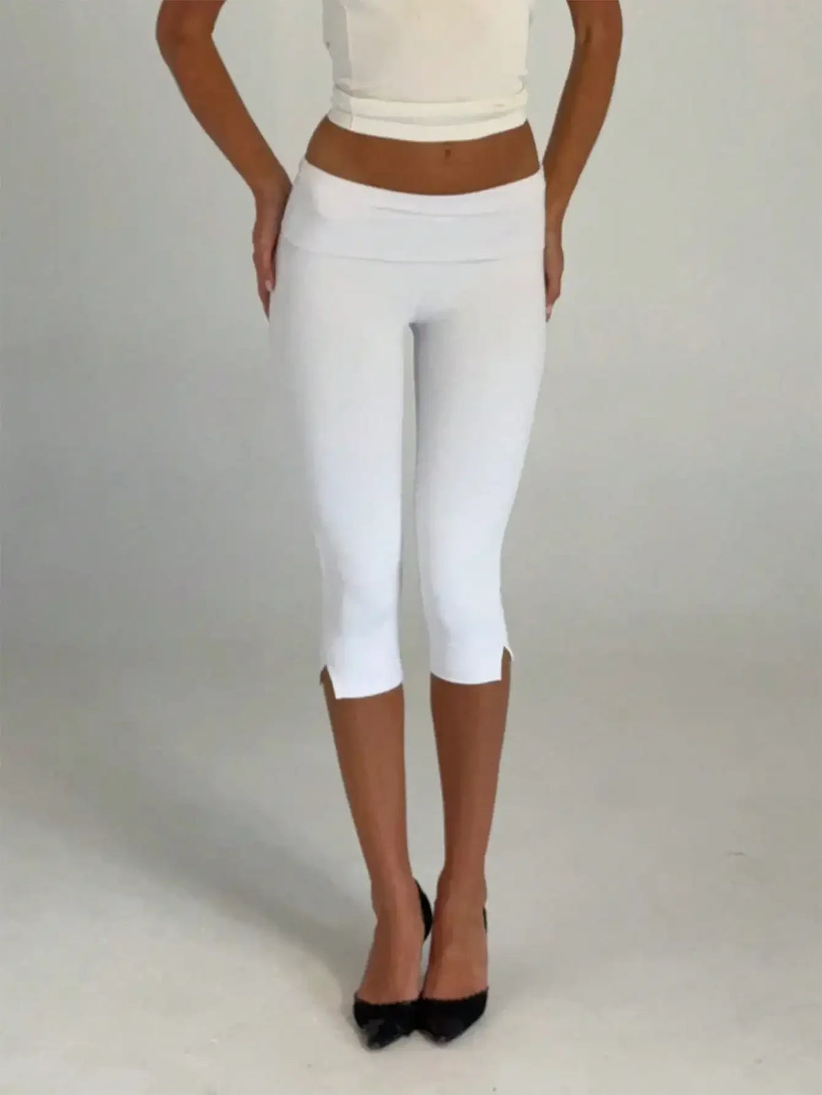 Premium Womens Low Waist Capri Leggings With Side Pockets